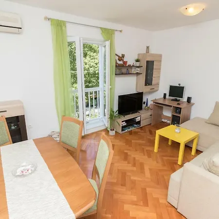 Sani Apartment *